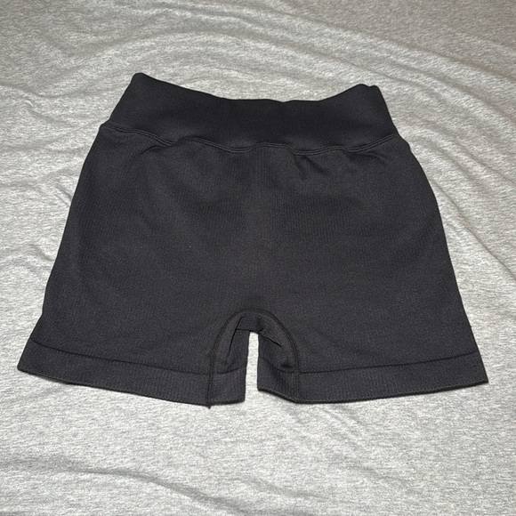 Cross Over Shorts - Picture 2 of 3